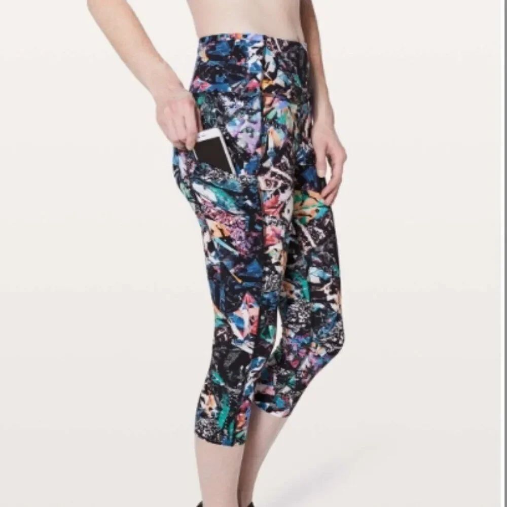 Like New! Lululemon Fast & Free Crop II *Nulux 19" - Color Crush Multi in Size 6
